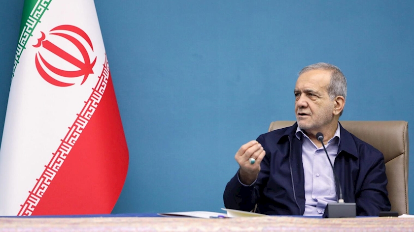 Iranpress: President Pezeshkian Orders Launch of 1,376 Industrial Units Nationwide