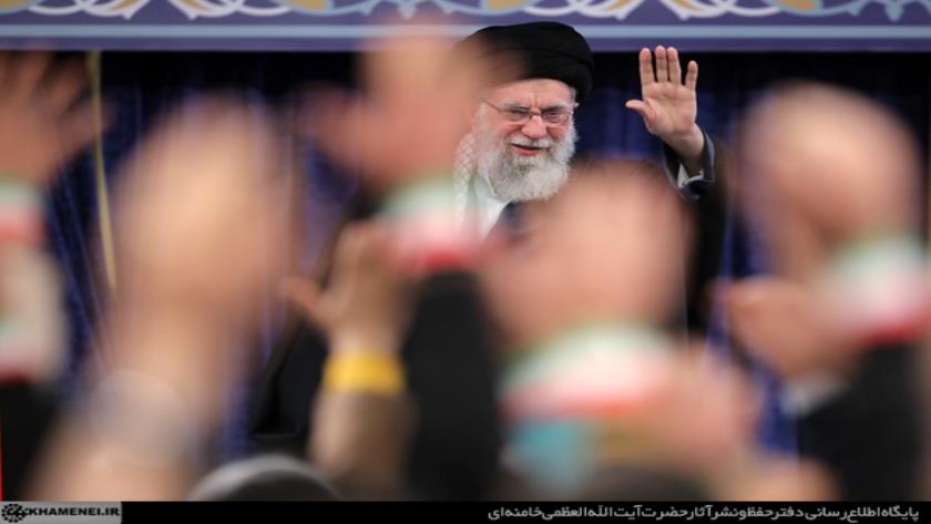 Iranpress: Leader: US Warships Are Not Immune from Iran