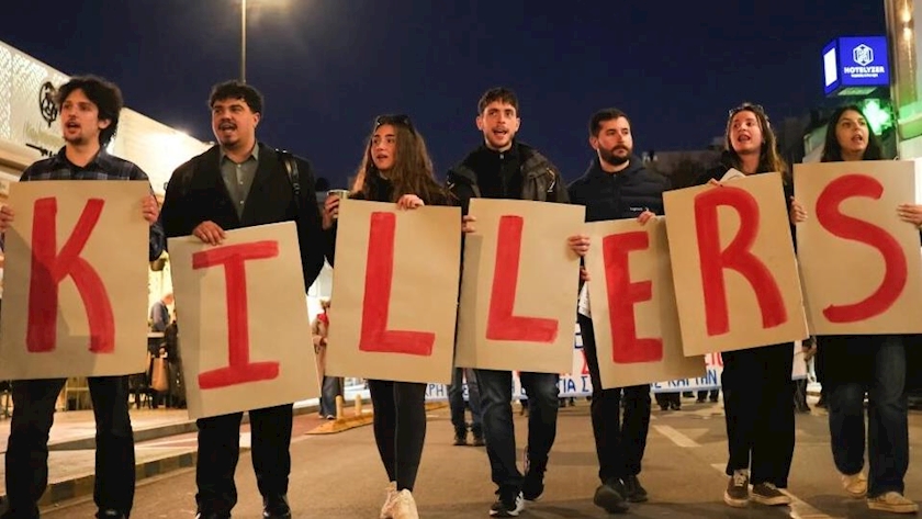 Iranpress: Greek Citizens Protest U.S. Aircraft Carrier Presence 