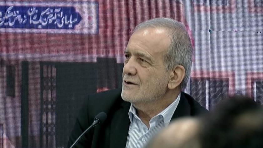 Iranpress: Pezeshkian: Leader