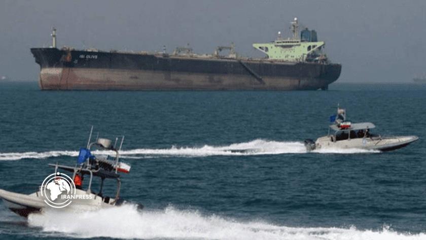 Iranpress: IRGC Navy Seizes 2 Vessels, Including Israeli-Linked Ship, in Strait of Hormuz