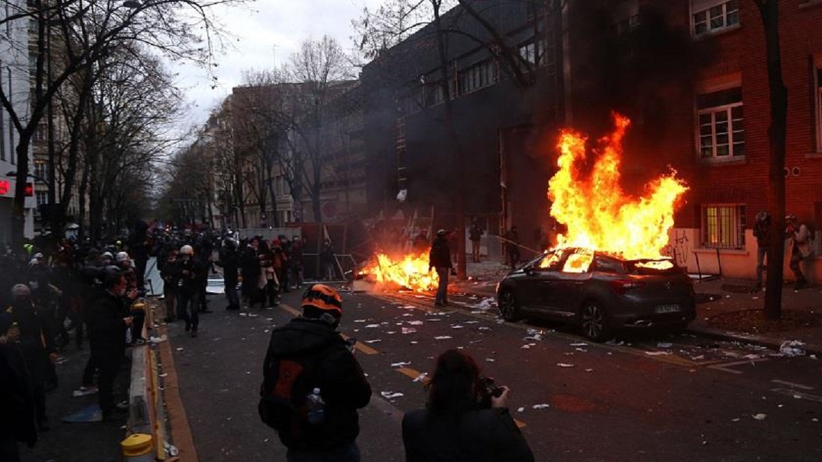 Iranpress: La manifestation à Paris contre la loi sur la sécurité se transforme en violence