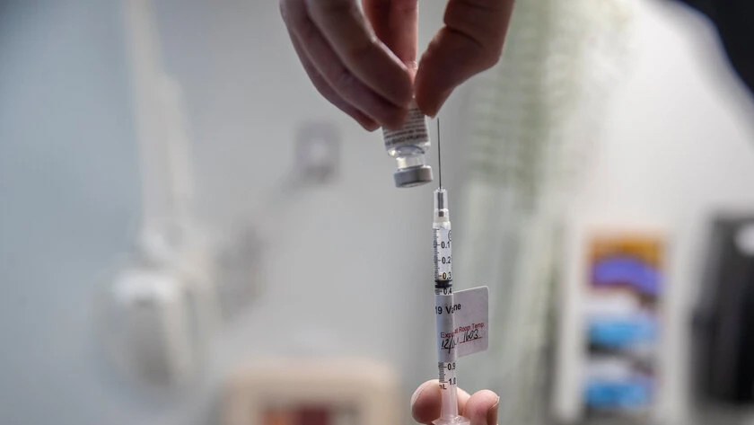 Iranpress: Une lutte entre le personnel hospitalier américain pour se faire vacciner