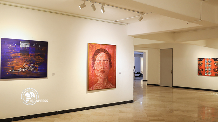 Iranpress: Exposition de peintures de 3 générations de femmes iraniennes à Kish