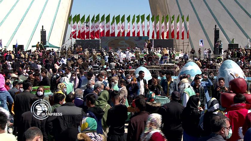 Iranpress: Nouvel an iranien célébré sur le site de la tour Azadi
