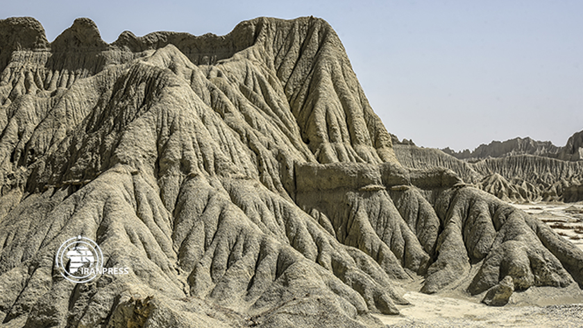 Iranpress: Montagnes martiennes de Tchabahar; phénomènes naturels étonnants