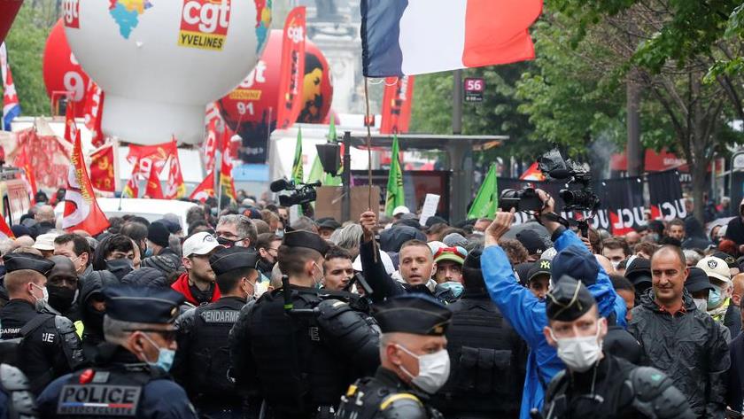 Iranpress: Répression violente de milliers de manifestants à travers la France 