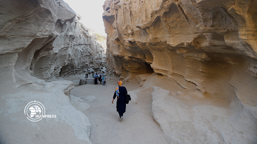 Iranpress: Le détroit de Chahkuh; Beau phénomène naturel et touristique à Qeshm, en Iran