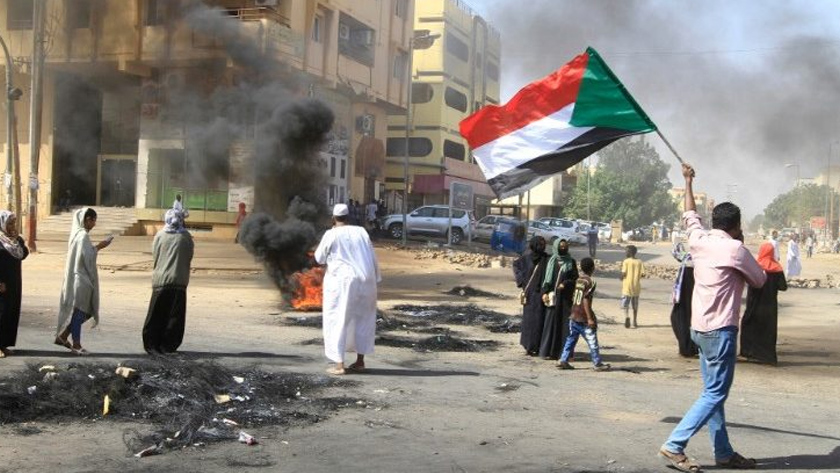 Iranpress: Les soudanais continuent de protester contre le retour du premier ministre du Soudan au pouvoir