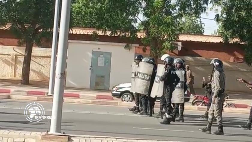 Iranpress: Les manifestations contre la présence militaire française au Niger se poursuivent