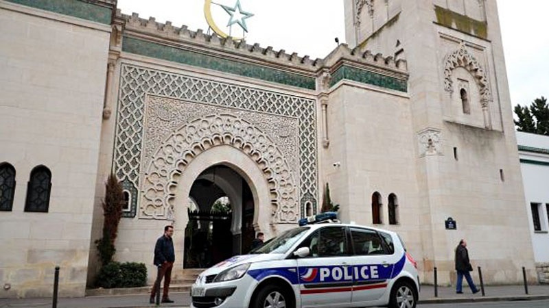 Iranpress: Fermeture de 21 mosquées en France sous prétexte de lutte contre l