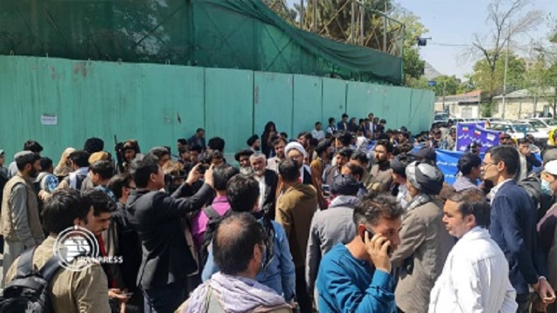 Iranpress: Des anti-séditionnistes se rassemblent devant l