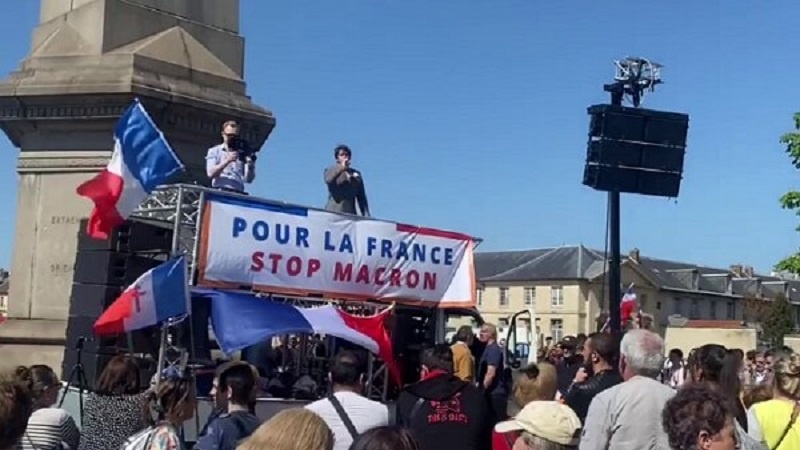 Iranpress: Manifestations de français avec le slogan ni Macron ni Le Pen