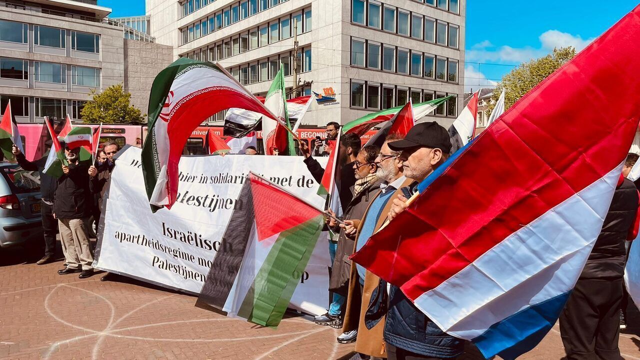 Iranpress: Cérémonie de la Journée internationale de Qods tenue devant le Tribunal de La Haye