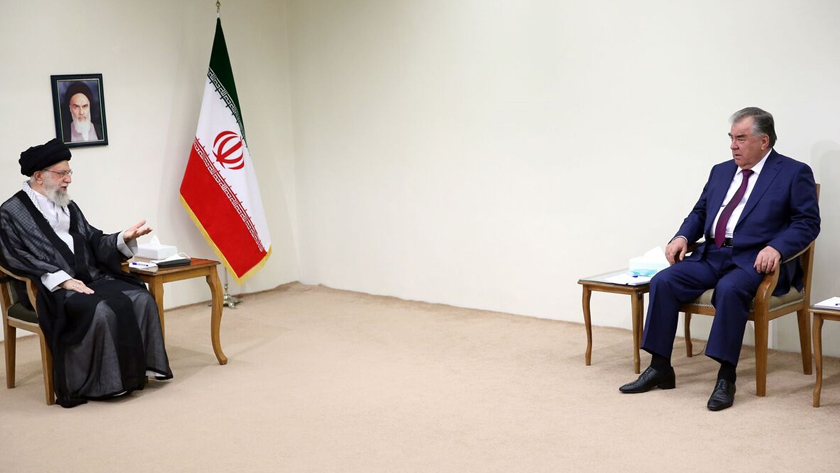 Iranpress: Le président tadjik a rencontré le Guide suprême de la République islamique d