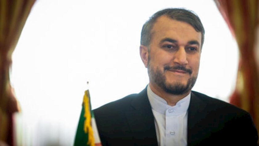 Iranpress: Félicitation ministre iranien des affaires étrangères pour la victoire de volleyeurs