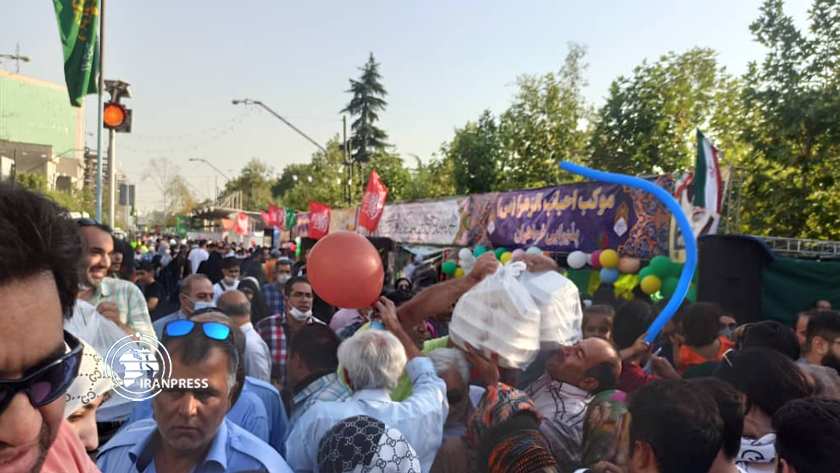 Iranpress: La fête de 10 kilomètres de Ghadir à Téhéran