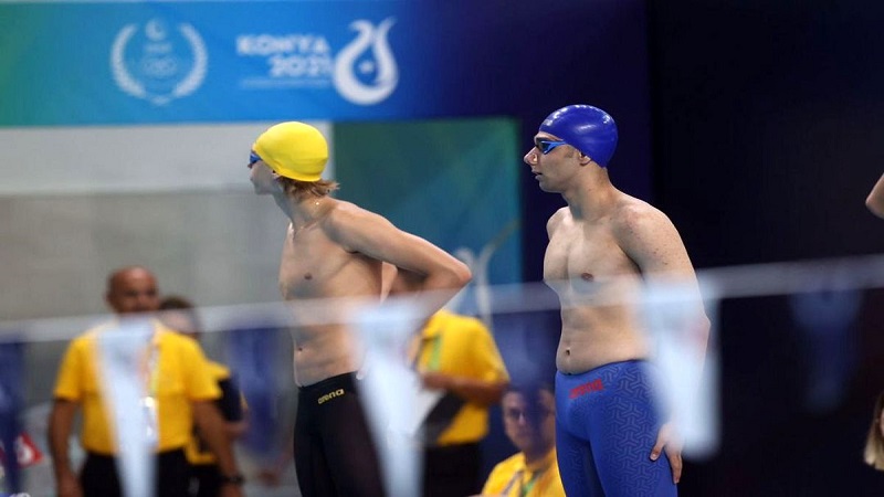 Iranpress: Le nageur iranien établit étonnamment un nouveau record 