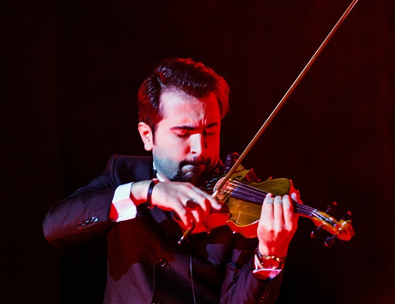 Iranpress: Le musicien iranien a atteint la finale du Concours mondial de violon