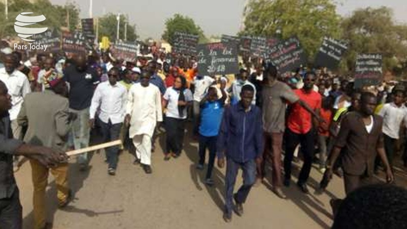 Iranpress: Manifestations contre la présence militaire française au Niger