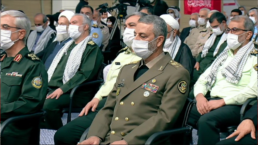 Iranpress: Rencontre des vétérans et des commandants de la Défense Sacrée avec le Guide suprême