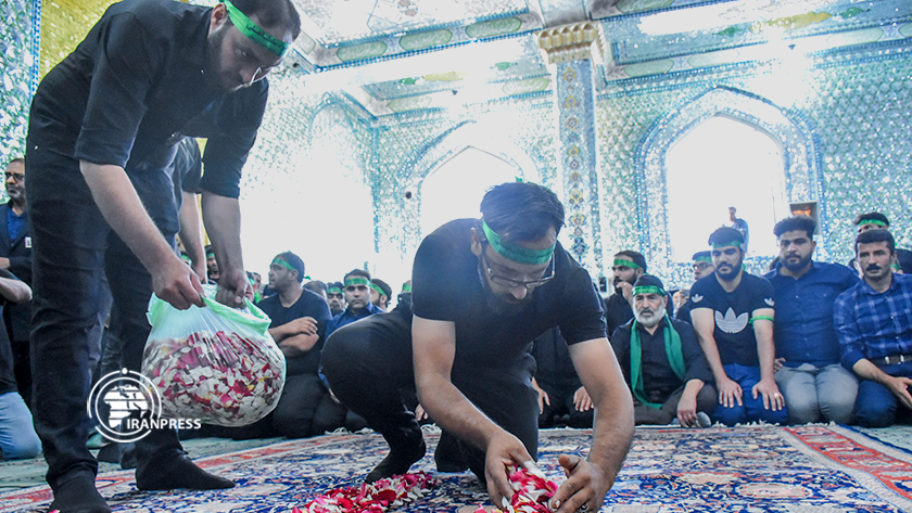 Iranpress: La cérémonie traditionnelle des nettoyeurs de tapis a eu lieu à Ardahal en Iran
