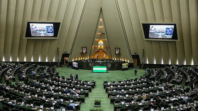 Iranpress: Le rapport du parlement iranien sur la mort de Mahsa Amini