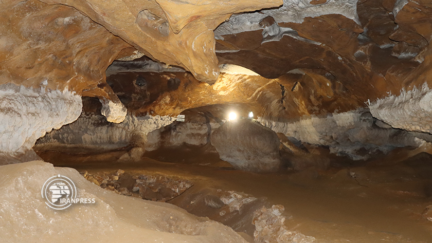 Iranpress: La grotte de Katale Khor à Zanjan en Iran
