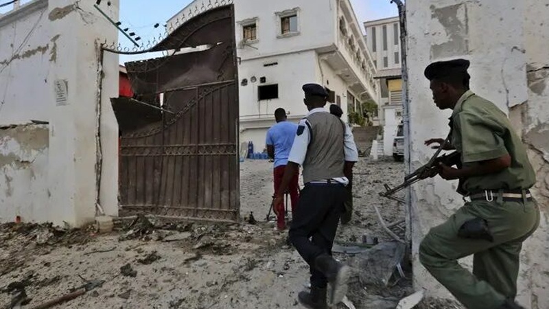 Iranpress: Attaque terroriste contre la résidence de responsables somaliens