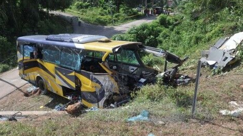 Iranpress: Une collision entre deux bus fait 40 morts et 85 blessés
