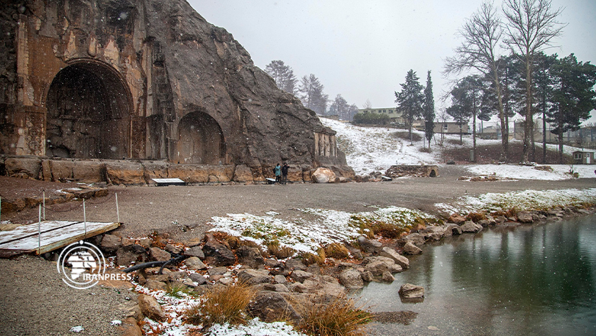 Iranpress: Les magnifiques photos de Taq-e Bostan sous la neige 
