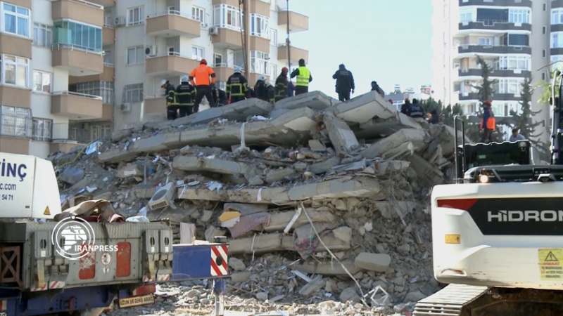 Iranpress: Le nombre de morts du tremblement de terre en Syrie et en Turquie a atteint 8 milles