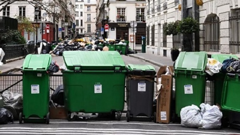 Iranpress: Paris noyé dans la puanteur des ordures
