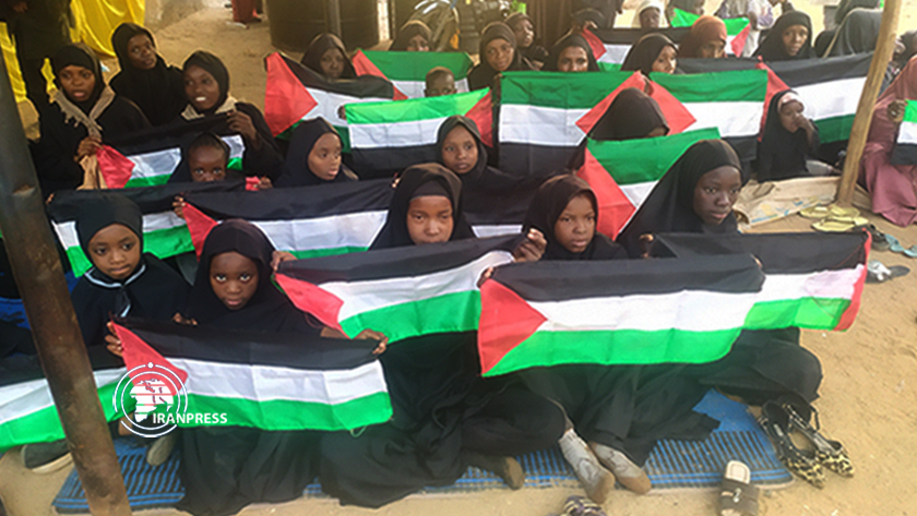 Iranpress: La solidarité des enfants nigérians avec les enfants palestiniens