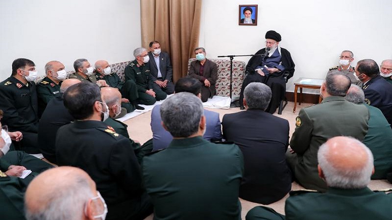 Iranpress: Rencontre des commandants des Forces Armées avec le guide suprême de l
