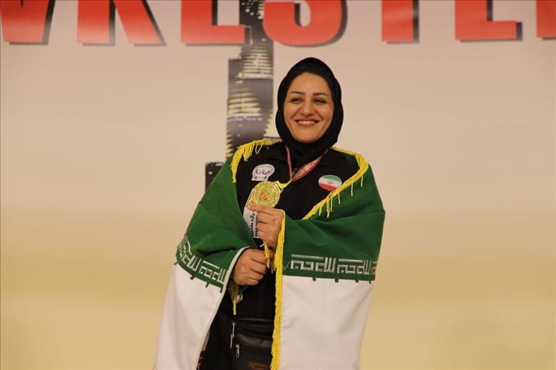 Iranpress: Une femme iranienne a remporté une médaille d