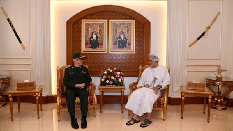 Iranpress: Le général de division Bagheri rencontre le sultan d