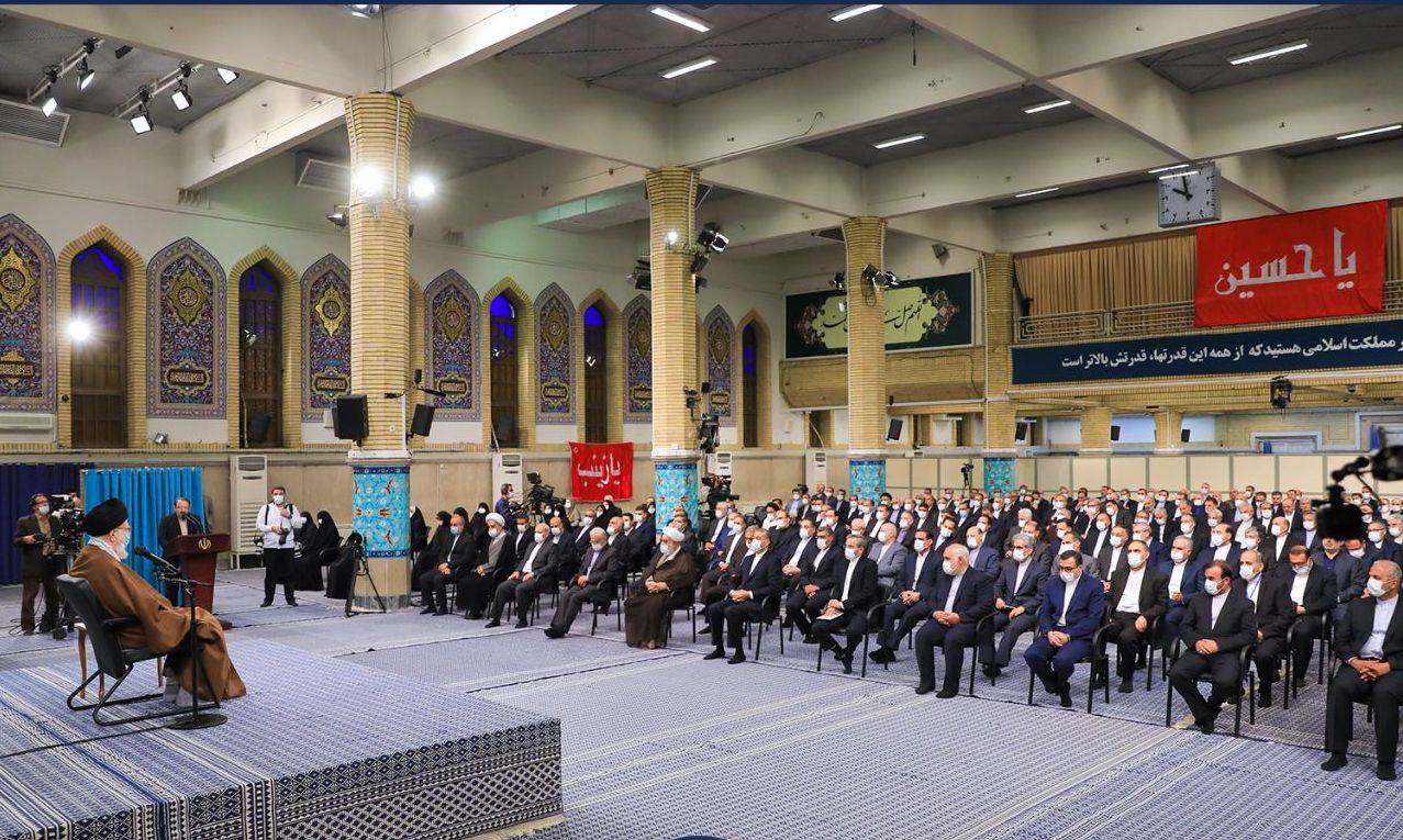 Iranpress: La rencontre de certains responsables avec le guide de la révolution islamique d
