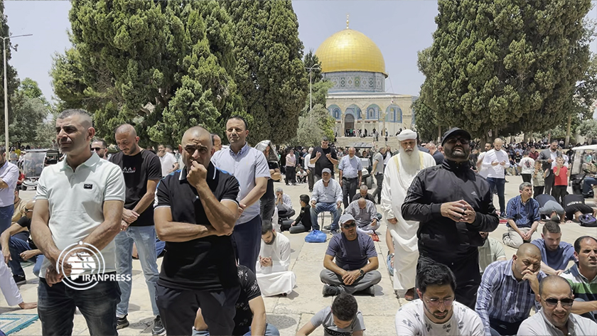 Iranpress: La présence de 45 000 Palestiniens à la mosquée Al-Aqsa