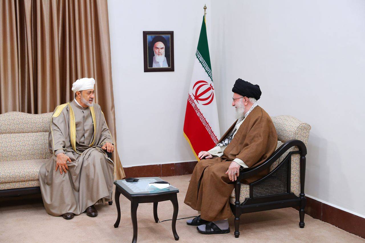 Iranpress: Rencontre du sultan d’Oman avec le Guide suprême de l