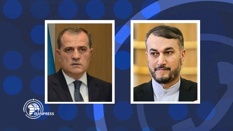 Iranpress: Conversation entre les ministres  iranien et azerbaïdjanais des Affaires étrangères