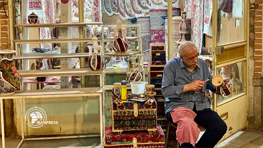 Iranpress: Histoire du tapis tissé à la main et identité de l