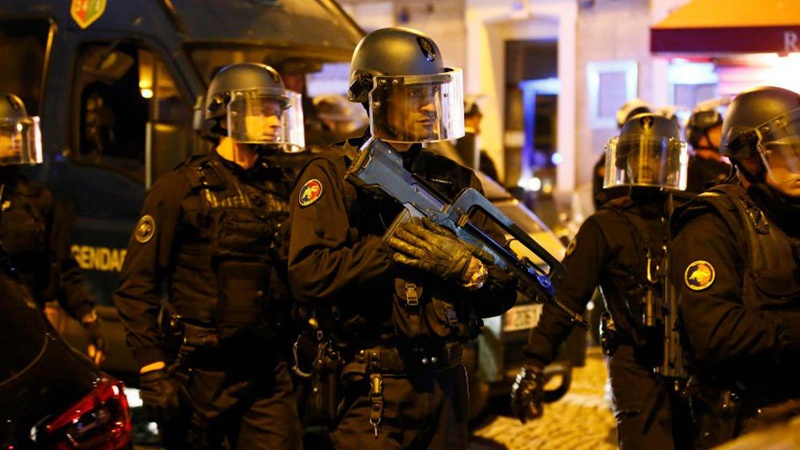 Iranpress: Poursuite des manifestations et durcissement des mesures de sécurité en France