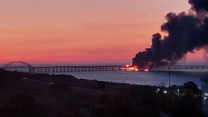 Iranpress: Evacuation massive après un incendie sur une base militaire en Crimée