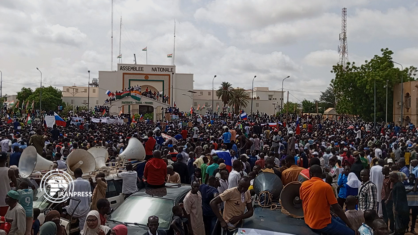 Iranpress: Images Iran Press du rassemblement anti-français et américain au Niger