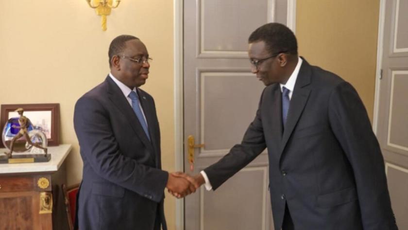 Iranpress: Sénégal: Le président Sall démet le gouvernement
