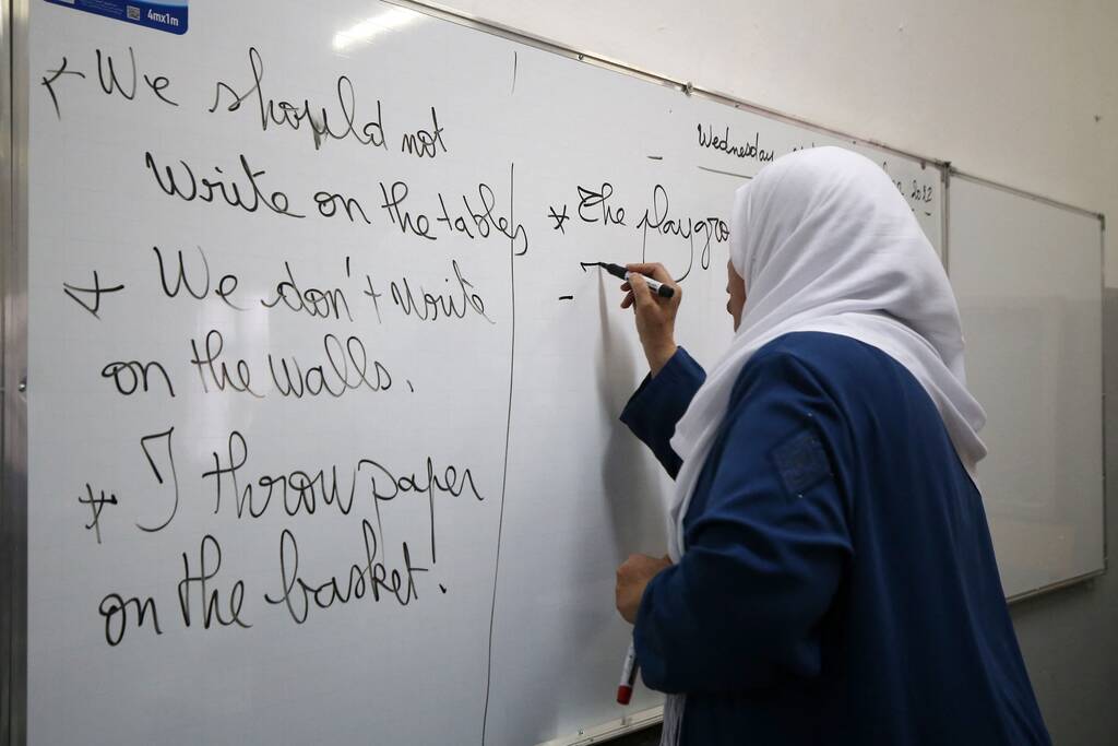 Iranpress: L’Algérie met fin à l’enseignement du cursus français dans les écoles privées