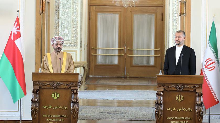 Iranpress: Les relations irano-omanaises progressent bien 