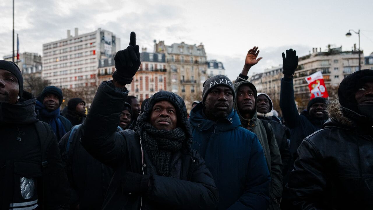 Iranpress: Manifestation en France contre la loi immigration