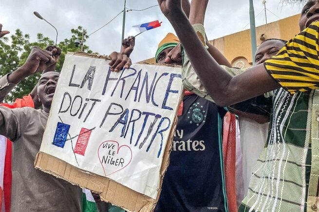 Iranpress: Niger : le conflit Paris-Washington, un échec pour la France